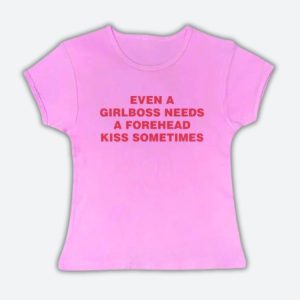 Girlboss Vibes: Y2K Aesthetic Forehead Kiss Graphic Tee for Trendy Outfits