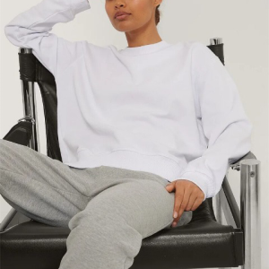 Nina's Y2K Aesthetic No-Fuss Neckline Pullover - Comfy and Chic for Effortless Style