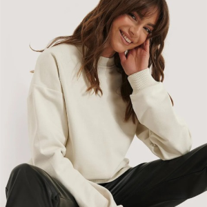 Nina's Y2K Aesthetic No-Fuss Neckline Pullover - Comfy and Chic for Effortless Style