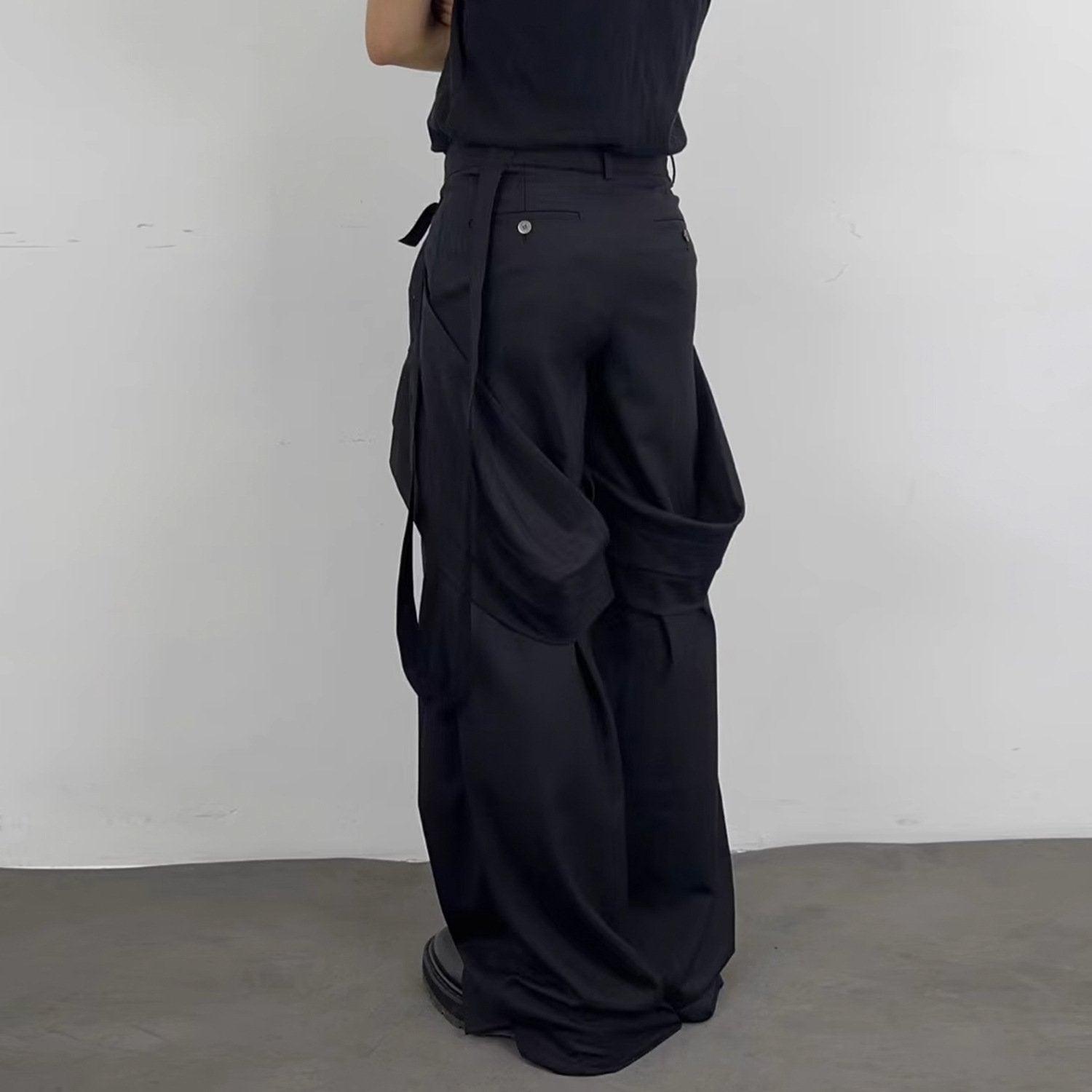 Trendy Irregular Structure Black Cargo Pants for Y2K Aesthetic and Grunge Style