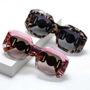 Trendy Oversized Square Sunglasses for Y2K Fashion and Aesthetic Outfits